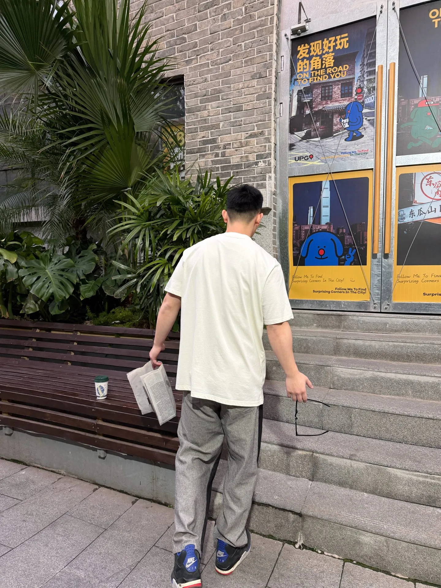 「 」